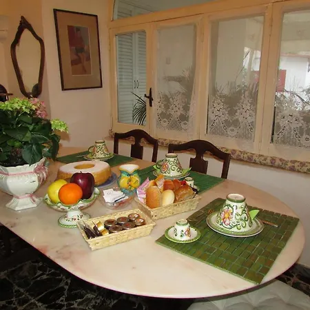לינה וארוחת בוקר Palazzo A Mare 2*