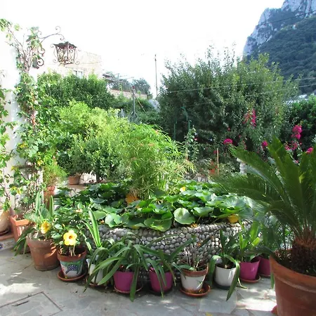 Palazzo A Mare Bed and Breakfast 2*